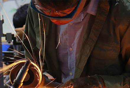 火花機(jī)安全生產(chǎn)需要注意什么？